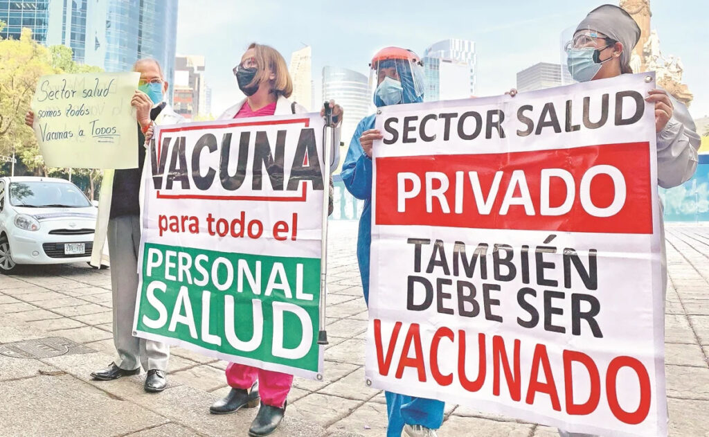 AMLO cuestiona si es justo y moral vacunarse con un amparo