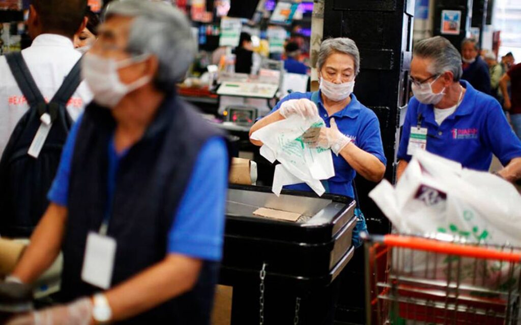 WALLMART DEJA SIN TRABAJO Y EN PLENA PANDEMIA A ADULTOS MAYORES
