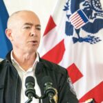 Mayorkas llega a México para analizar reapertura de la frontera