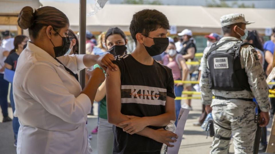 En Baja California, piden a jóvenes no acudir “crudos” a recibir vacuna contra el Covid-19