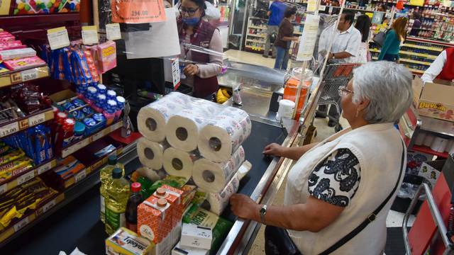 Regaño de AMLO a Wallmart regresa empleo a adultos mayores