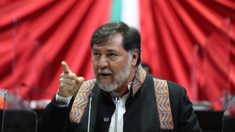 “Una auténtica vergüenza”: tunden en redes a Fernández Noroña por gritarle en video a adultos mayores