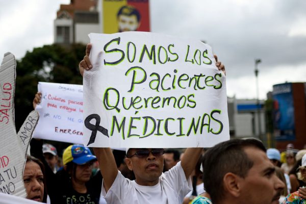 Comprar medicinas al extranjero no es la mejor opción, es mentira: Tello