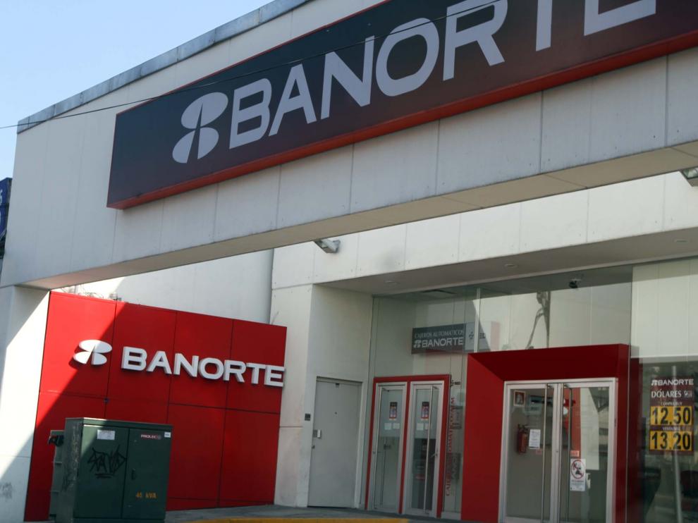 Retiene Banorte 52 mil pesos de adulto mayor