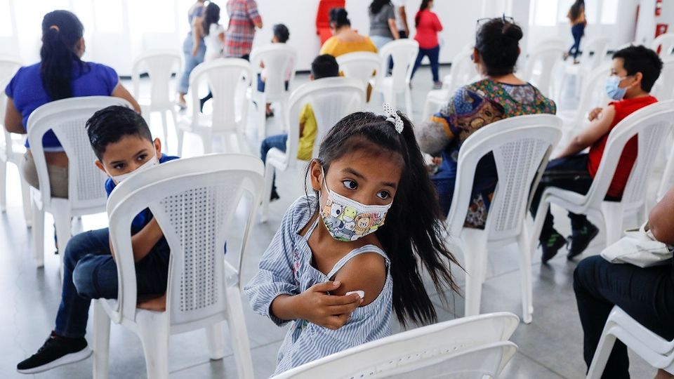 Juez ordena vacunar contra Covid-19 a todos los menores de 18 años en México