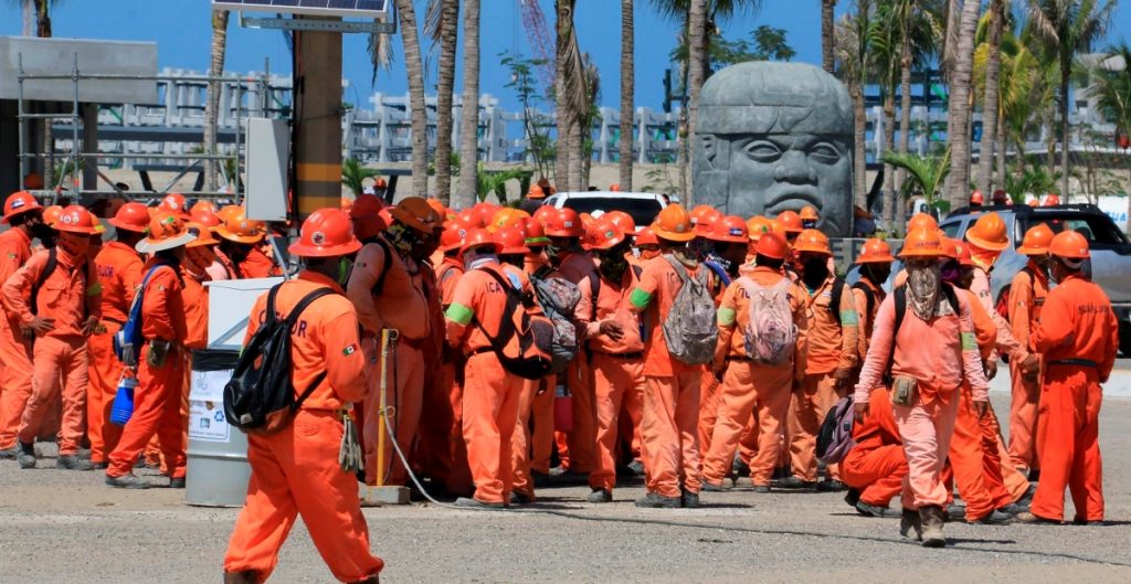 Guardia Nacional y policía de Tabasco agreden a manifestantes en Dos Bocas