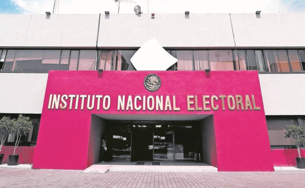 Suprema Corte da revés al INE; le ordena no posponer revocación de mandato de AMLO