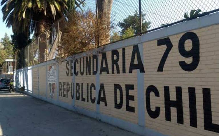 Adolescente logra meter un arma a su secundaria, en Iztapalapa
