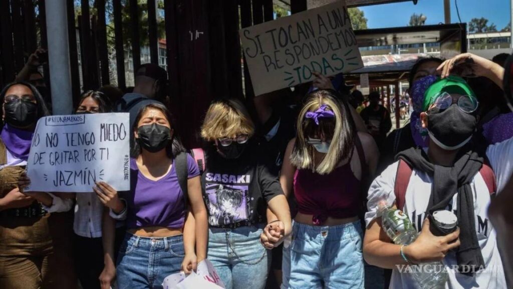 Alumnas de la Voca 7 del IPN exigen #JusticiaParaJazmín, estudiante presuntamente violada