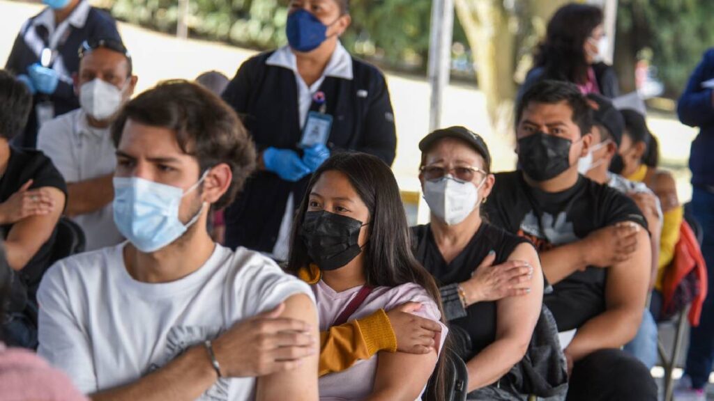 Estados anuncian fechas para vacunación COVID a rezagados y de refuerzo