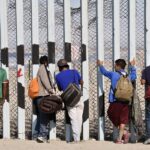 Tribunal de EU avala suprimir el programa ‘Quédate en México’, de la administración de Trump