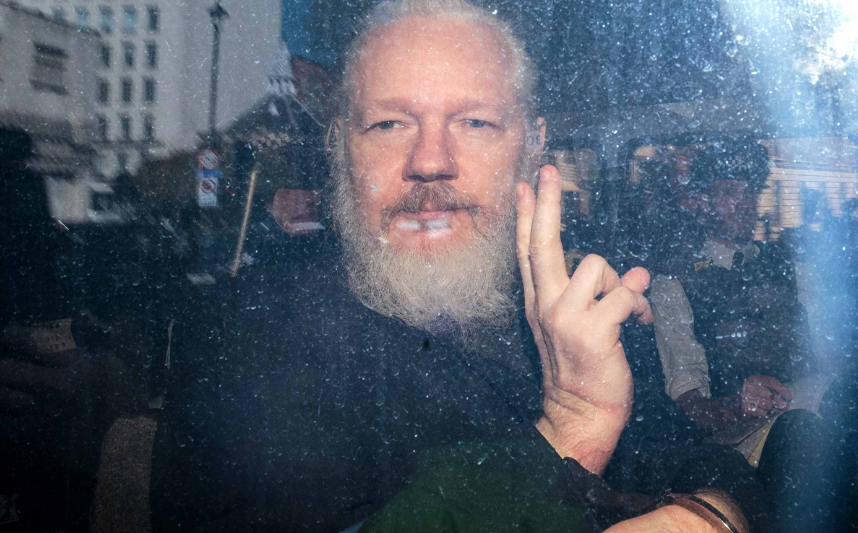 Reino Unido firma decreto de extradición de Julian Assange a EU