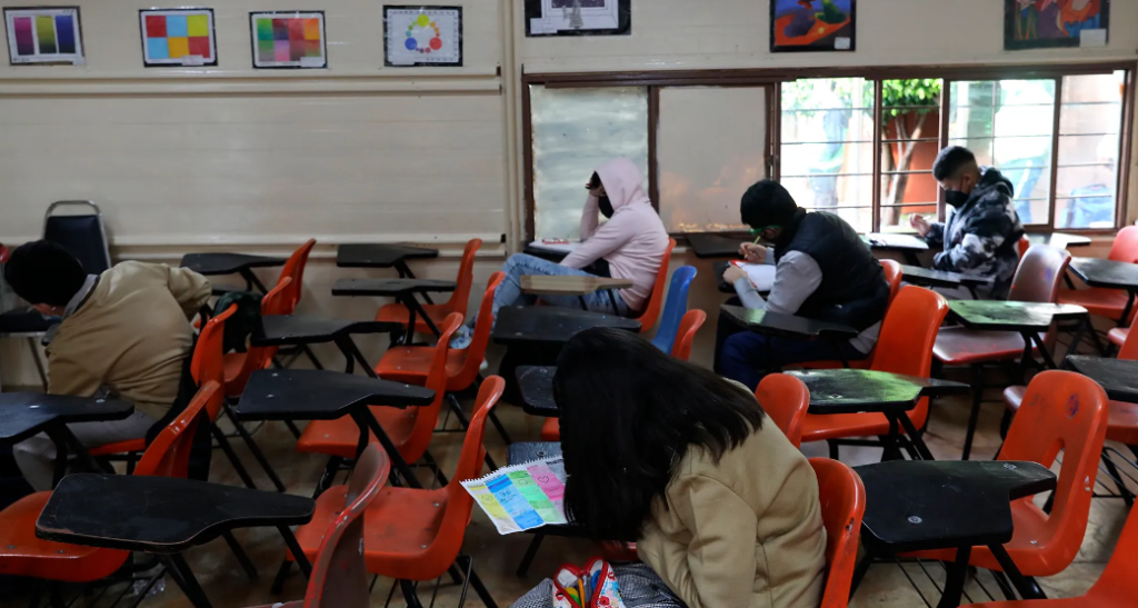 SEP emite acuerdo para aprobar a todos los alumnos con mínimo de 6