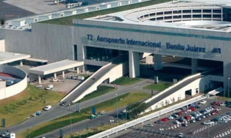 AMLO planteó reconstruir la terminal 2 del AICM por hundimientos: “Hay una falla estructural grave”