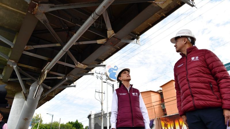 Entre gritos de “¡rateros!” y “¡se va a caer!”, Sheinbaum supervisa la Línea 12 del Metro