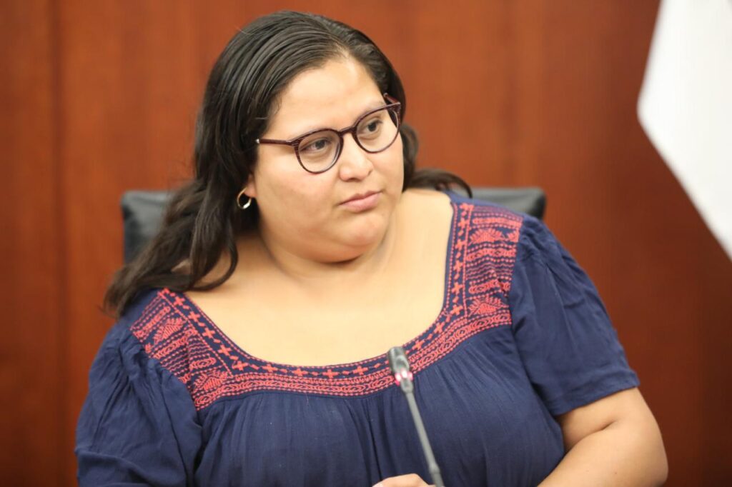 CITLALI HERNÁNDEZ FUERA DEL SENADO DE LA BANCADA DE  MORENA