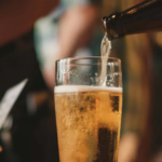 ¡Adiós vaquera! Prohíben venta de alcohol en tianguis y bazares de CdMx
