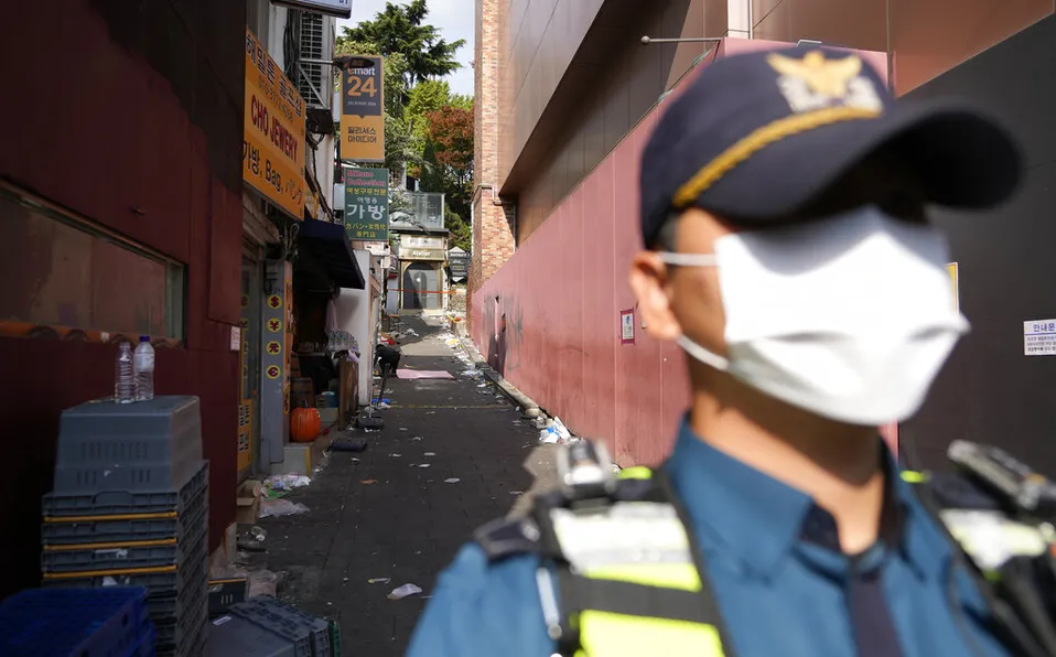 «No podía respirar; había cuerpos debajo»: mexicana que sobrevivió a estampida en Seúl