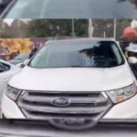 Auto embistió a reportero y un policía en Iztapalapa