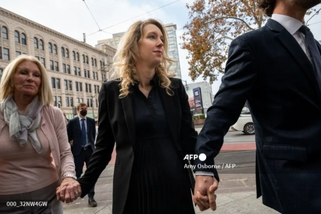 Elizabeth Holmes condenada a 11 años de prisión por fraude con Theranos