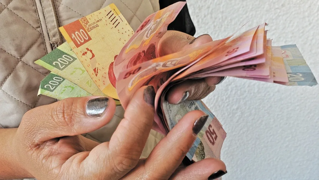¡Ya valió! Bancos tendrán que notificar al SAT depósitos en efectivo cada mes