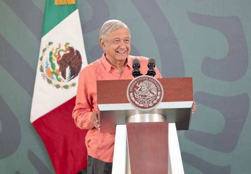 Cualquier error de la ministra Yasmín Esquivel es menor al saqueo neoliberal: AMLO