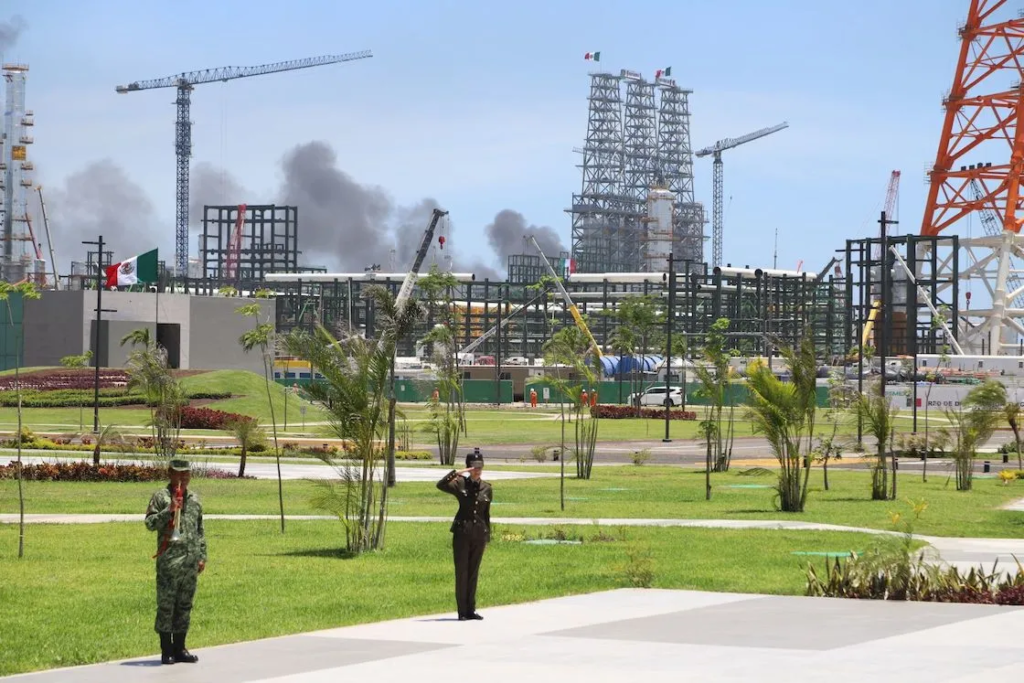 Refinería Dos Bocas y Tren Maya: Revelan que sobrecostos se dispararon en 2022