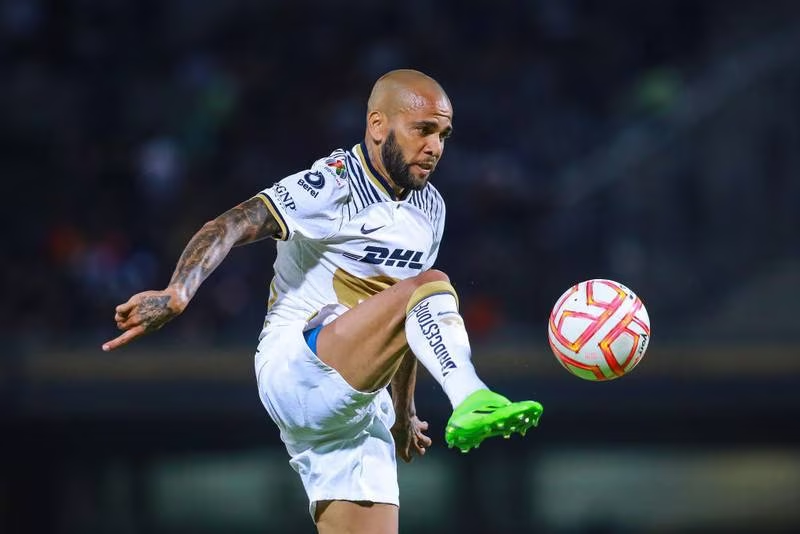 Juez otorga prisión sin derecho a fianza a Dani Alves por presunta agresión sexual