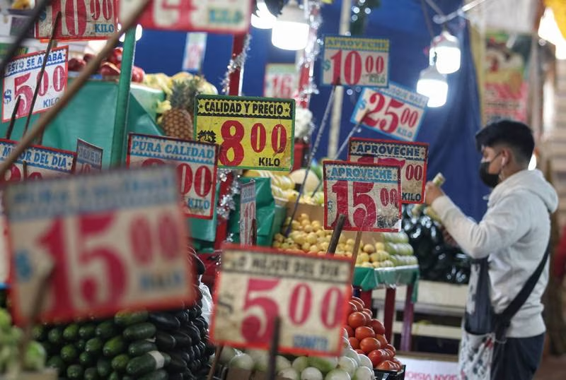 Tomate verde, plátano y cigarro empujan aumento de inflación; se ubica en 7.94%