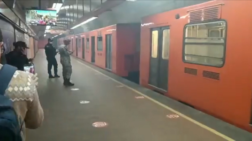Emergencia en el Metro por corto circuito en Barranca del Muerto: hay 20 intoxicados