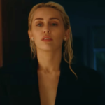 Miley Cyrus derrocha amor propio con su nueva rola “Flowers”