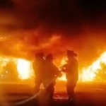 Fuerte incendio consume puestos semifijos en mercado de flores de La Merced