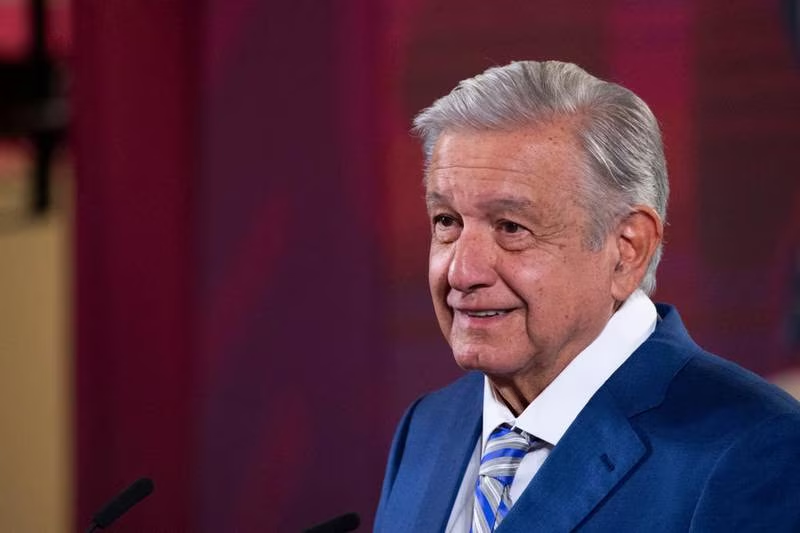 AMLO analiza denunciar al abogado de García Luna por daño moral