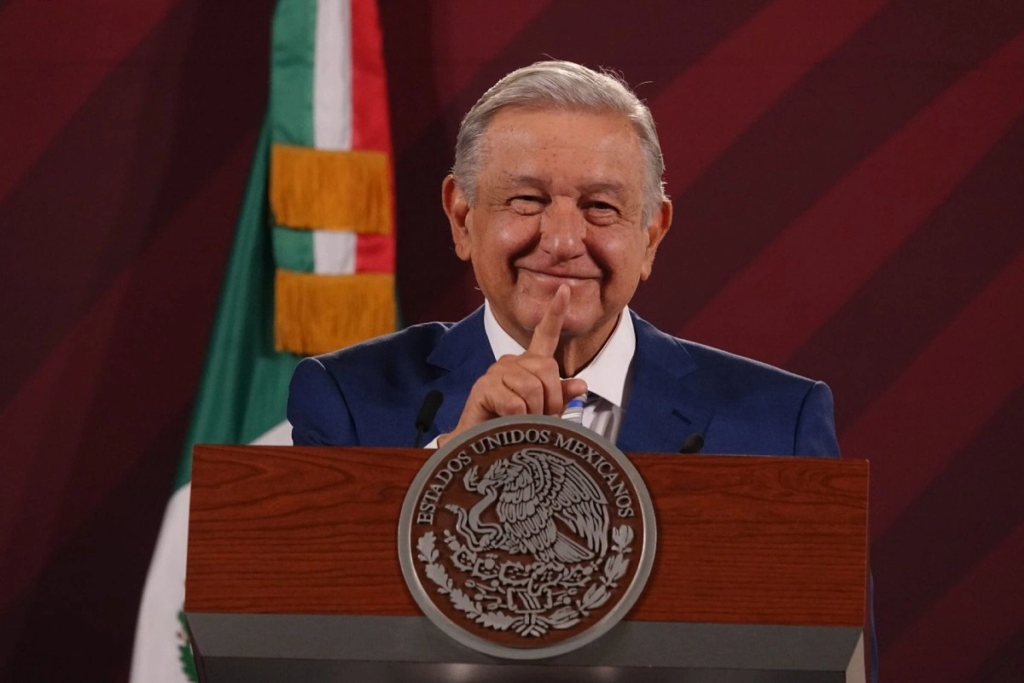 AMLO confirma que salió del AIFA por primera vez; pidió “aventón” a Sedena
