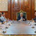 Presupuesto y equidad en la elección, temas de reunión entre AMLO y consejeros del INE