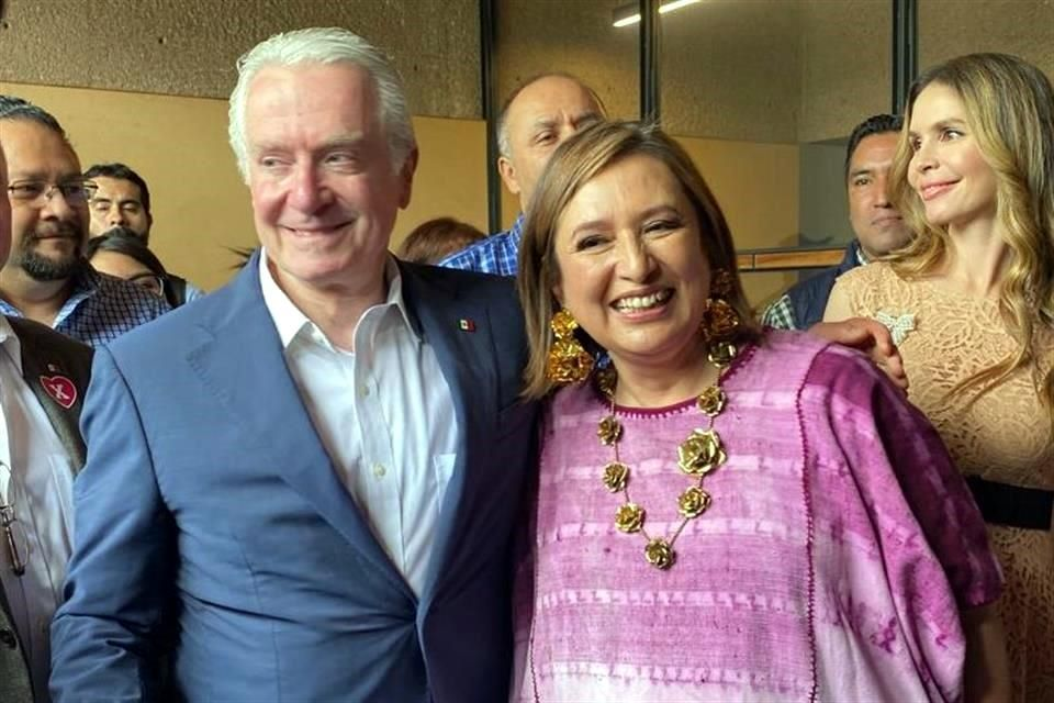 Con lágrimas: Creel y Xóchitl Gálvez se registran