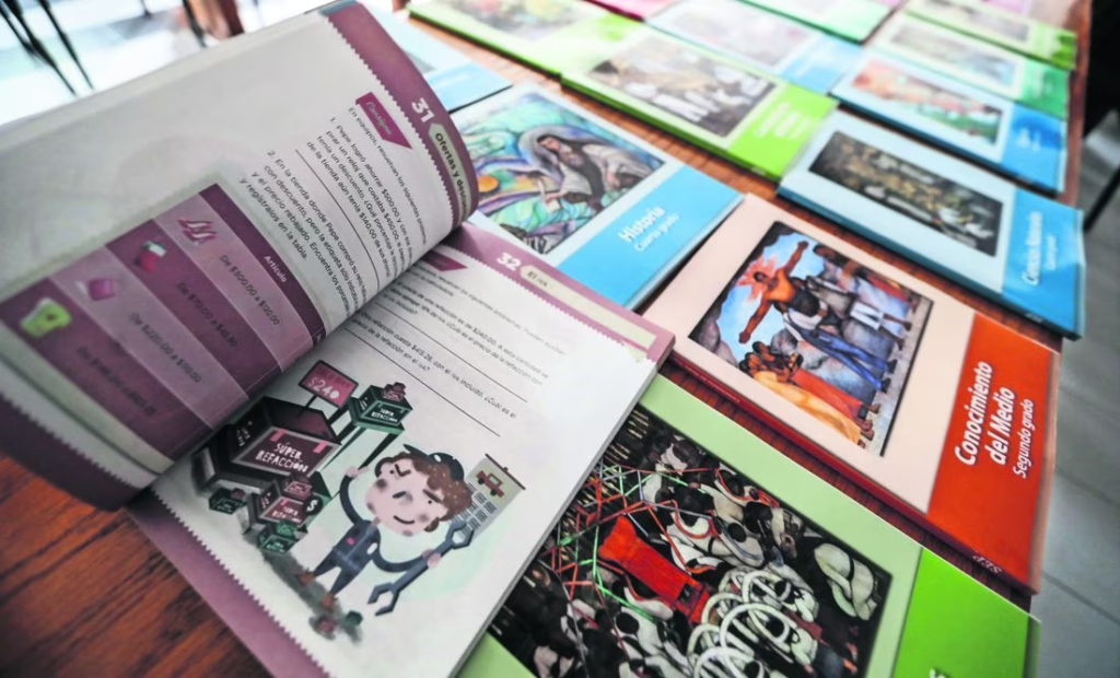 ALABANZA A LA 4T Y ADOCTRINAMIENTO EN LIBROS DE LA SEP
