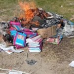 Queman libros de texto de la SEP en una comunidad de Chiapas