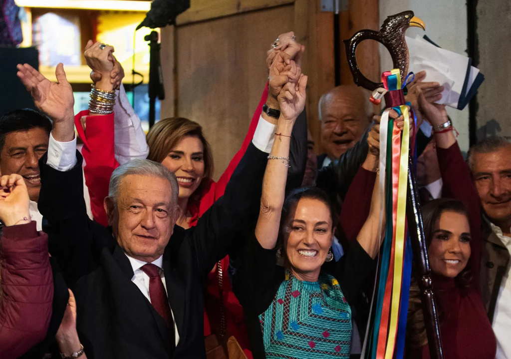 Ordena INE a AMLO bajar publicaciones sobre entrega del bastón de mando a Sheinbaum