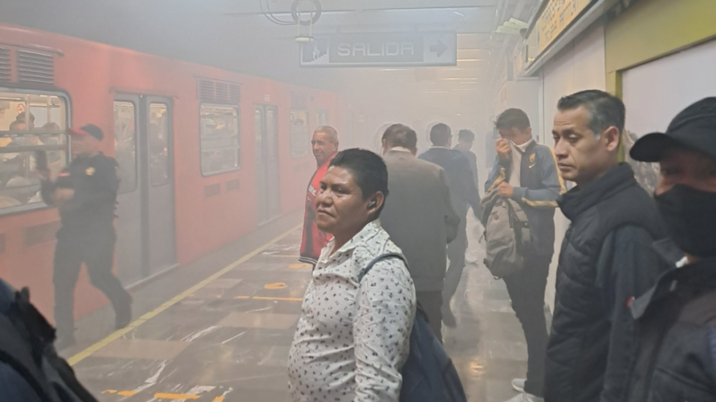 ¿Otra vez?: Usuarios del Metro reportaron presencia de humo en Línea 3