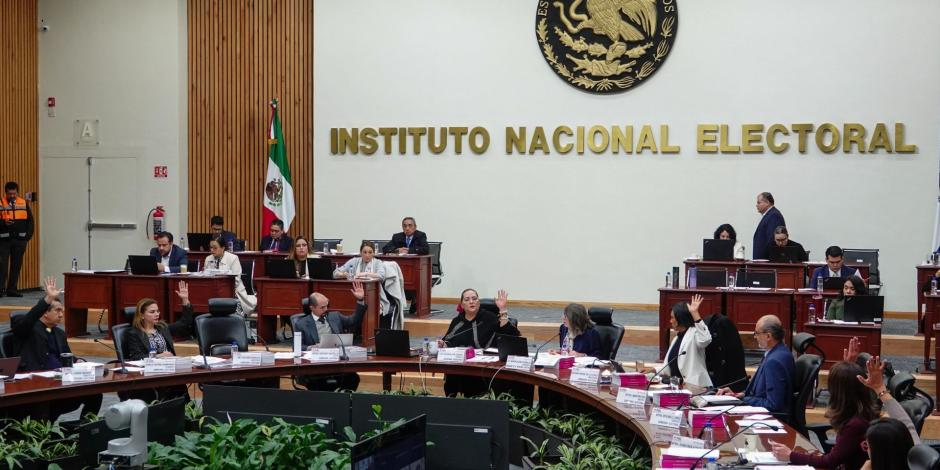 INE suma otra baja en medio de crisis interna