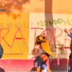 Asistentes a la Plaza México son agredidos por manifestantes contra corridas