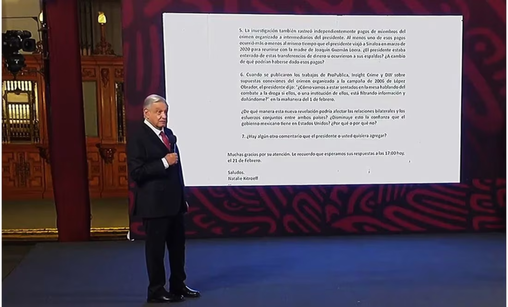 AMLO pedirá a YouTube investigar si conservadores bajaron su conferencia donde se difundió teléfono de corresponsal del NYT