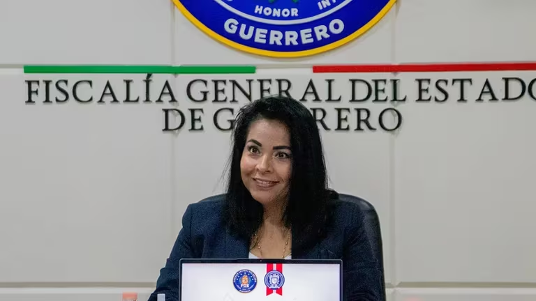 Fiscal de Guerrero advierte a Evelyn Salgado que no podrá removerla del cargo