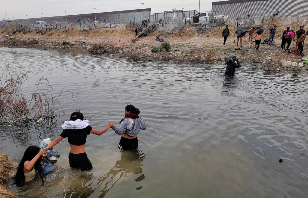AMLO califica como “draconiana” y “anticristiana” la polémica ley migratoria de Texas