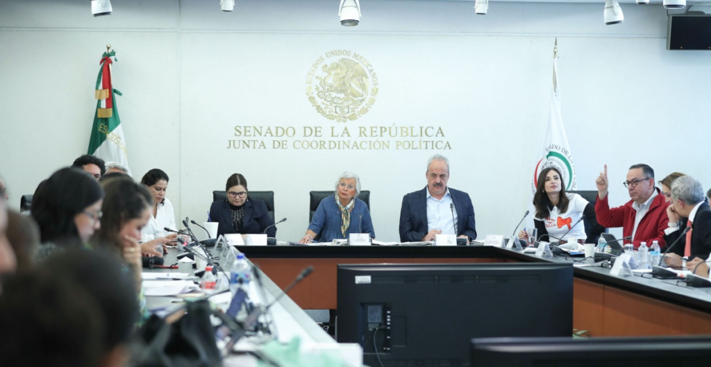 Morena aprueba en comisión del Senado reforma para evitar que jueces frenen leyes inconstitucionales
