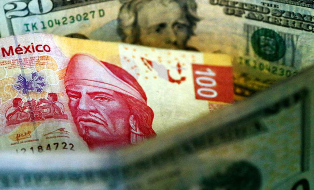 Precio del dólar: Moneda se dispara y toca los 18.60 pesos al mayoreo