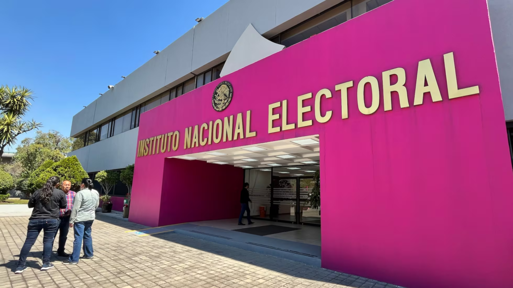 INE reduce multas a partidos por irregularidades en campañas