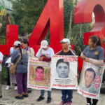 Padres de los 43 normalistas responden a informe de AMLO: «Nos ha mentido»