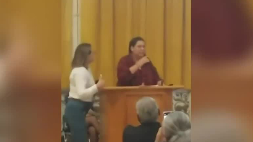 Abuchean a Lenia Batres durante foro sobre reforma judicial en Zacatecas
